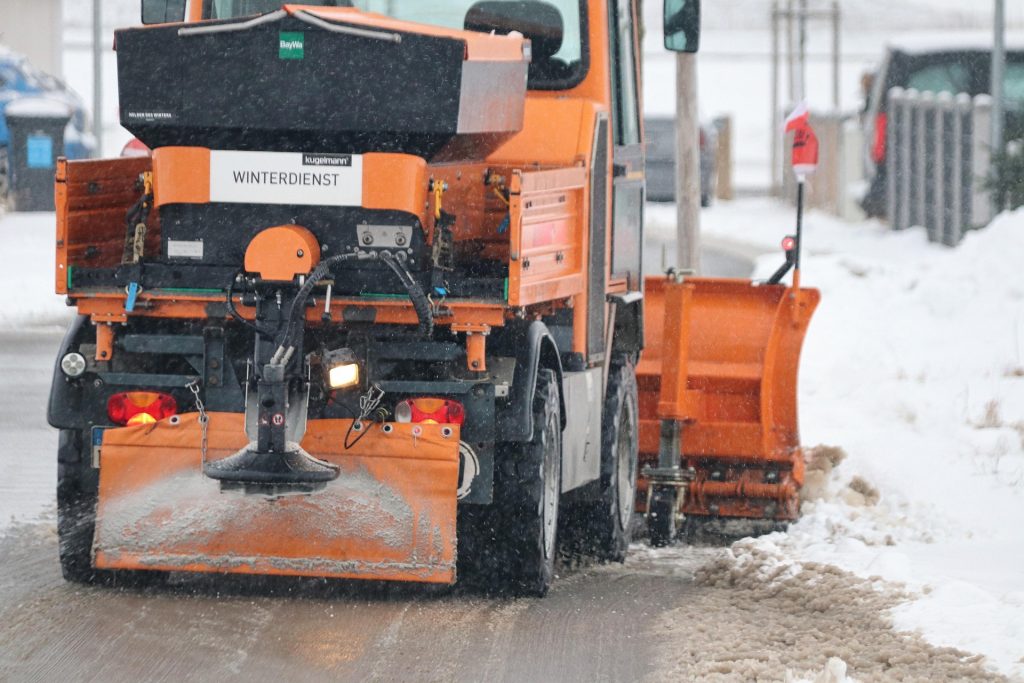 Unsere Dienstleistungen Snow Plough 5895336 1920 1024x683